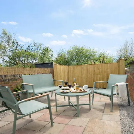 Boutique House- Spacious & Stylish With Free Parking Nyaraló *