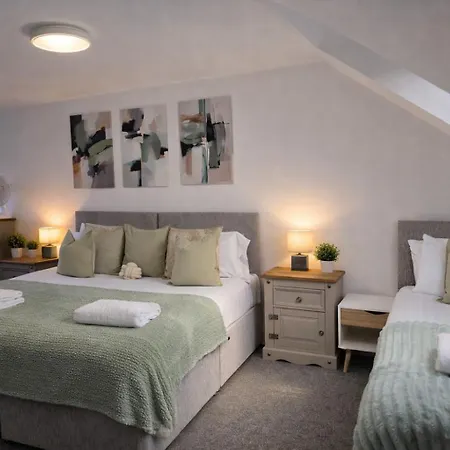 Boutique House- Spacious & Stylish With Free Parking Tatil Evi