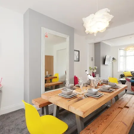 Boutique House- Spacious & Stylish With Free Parking *