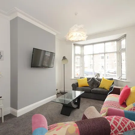 Дом отдыха Boutique House- Spacious & Stylish With Free Parking