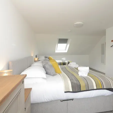 Boutique House- Spacious & Stylish With Free Parking Сasa de vacaciones