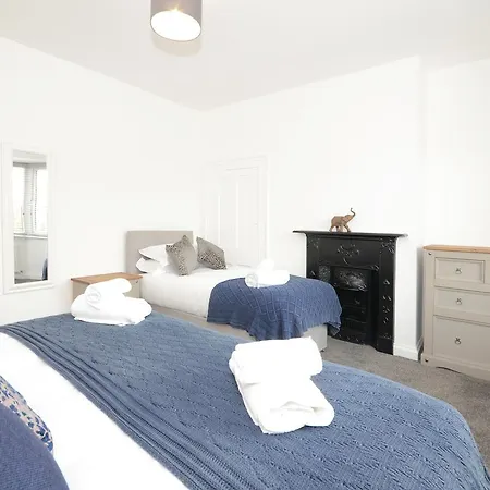 Boutique House- Spacious & Stylish With Free Parking Дом отдыха *