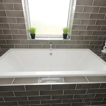 Boutique House- Spacious & Stylish With Free Parking