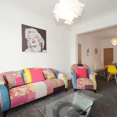 Semesterbostad Boutique House- Spacious & Stylish With Free Parking York