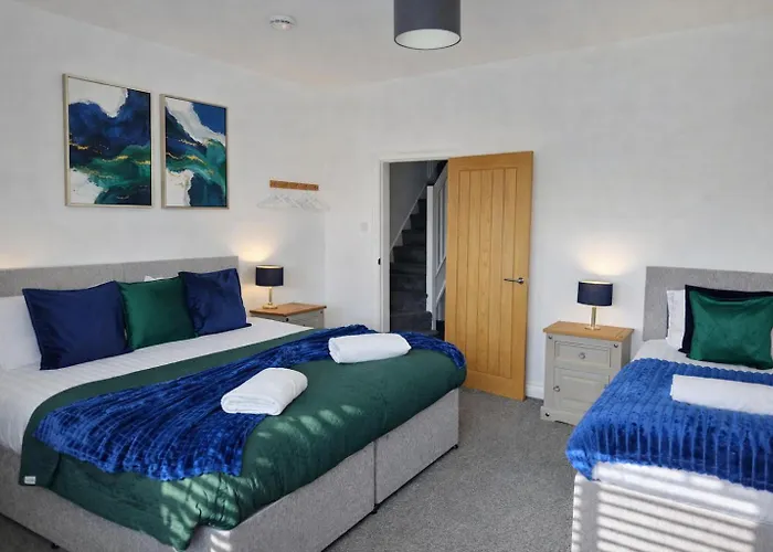 Boutique House- Spacious & Stylish With Free Parking