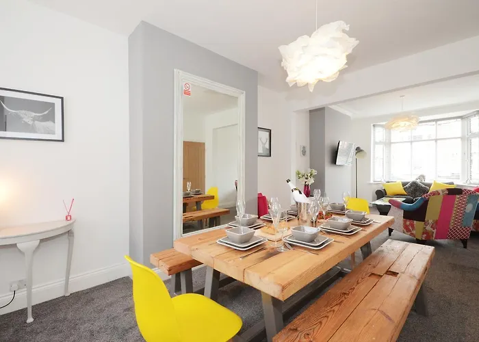 Boutique House- Spacious & Stylish With Free Parking *