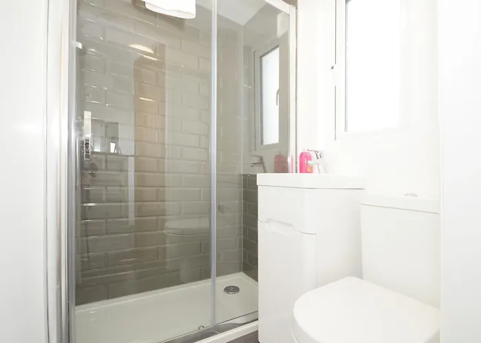 Boutique House- Spacious & Stylish With Free Parking Casa vacanze