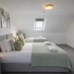 Boutique House- Spacious & Stylish With Free Parking Vakantiehuis York